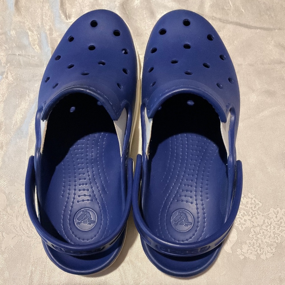 UNISEX ADULTS CROCS BLUE/WHITE  CROCBAND CLOGS-GENTLY USED- SIZE W9  M7